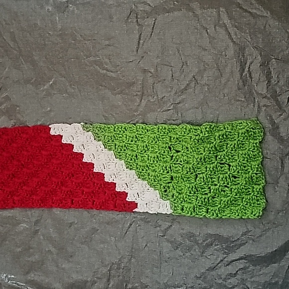 Home Made Hand Crafted Crochet Corner to Corner Grinch Scarf New red green white - Picture 5 of 5